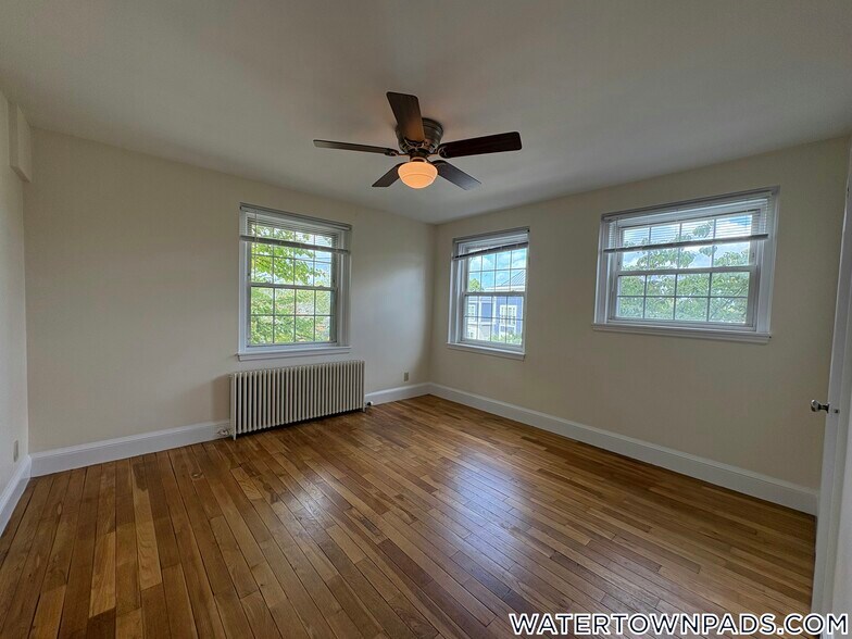 Building Photo - 550 Belmont St