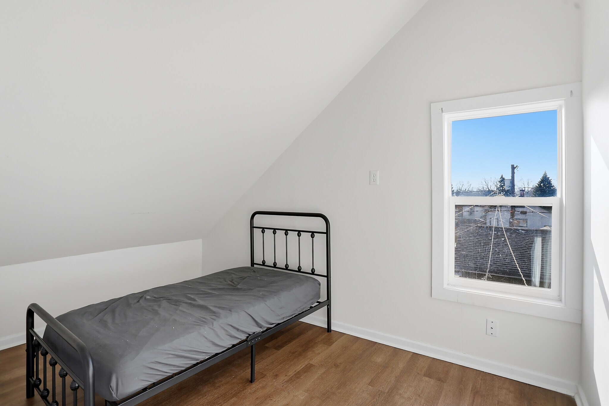 Building Photo - 941 E Raymond St