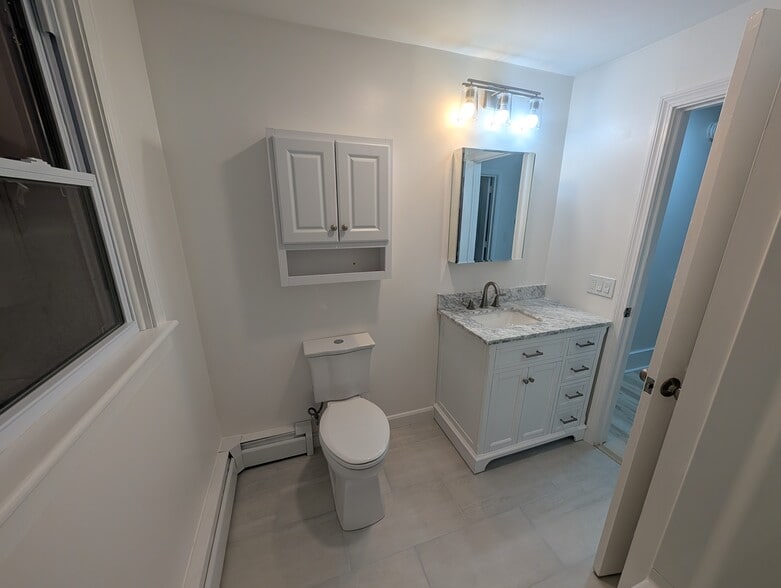 Building Photo - 246 Bonin St