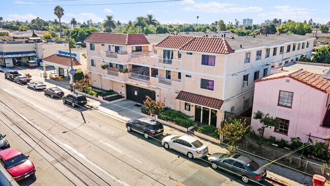 Building Photo - 1168 E 10th St