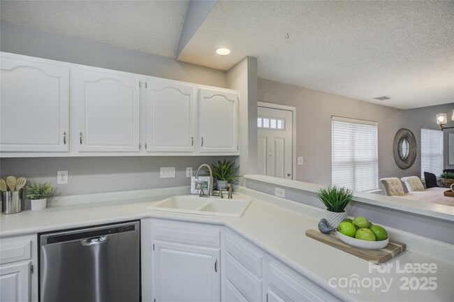 Building Photo - 9014 Roseton Ln