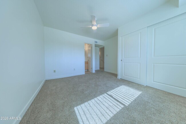 Building Photo - 4558 N 15th Ave