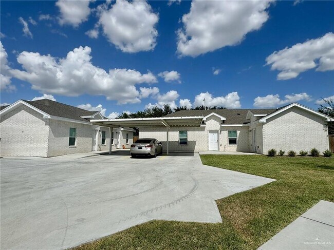 Primary Photo - 11 N 56th Ln