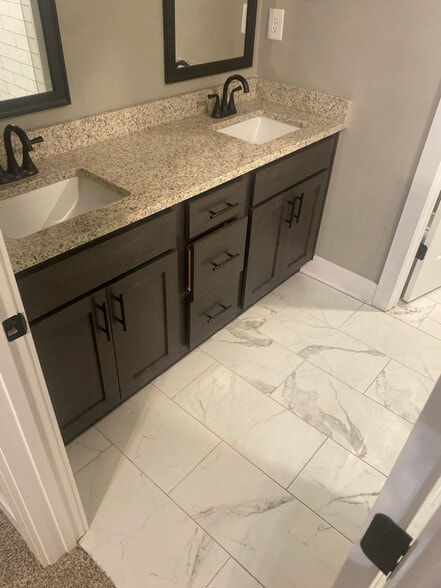 Building Photo - 414 Oak St