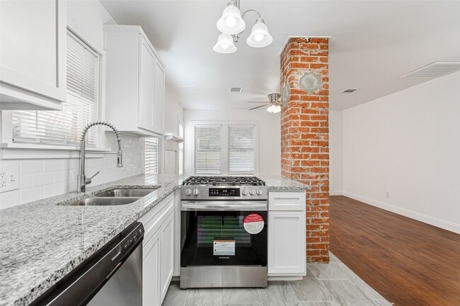 Building Photo - 6112 Llano Ave