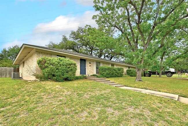 Building Photo - 1009 Rebbeca Dr