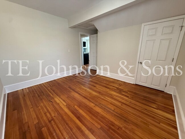 Building Photo - Updated 3BR/2BA Apartment with Quartz Counters & Modern Finishes