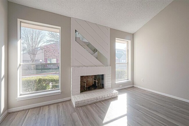 Building Photo - 9393 Westwood Village Dr