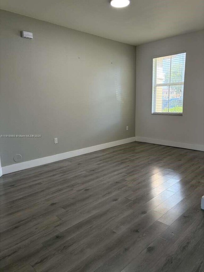 Building Photo - 8666 NW 114th Ave