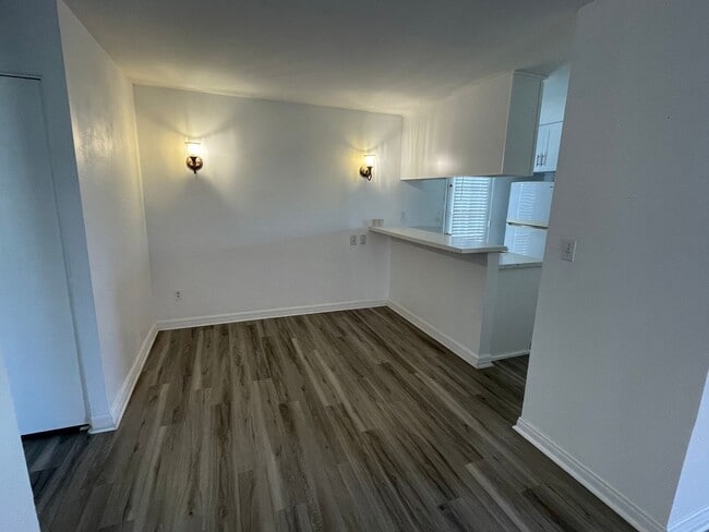 Building Photo - Single Story Duplex in Cardiff