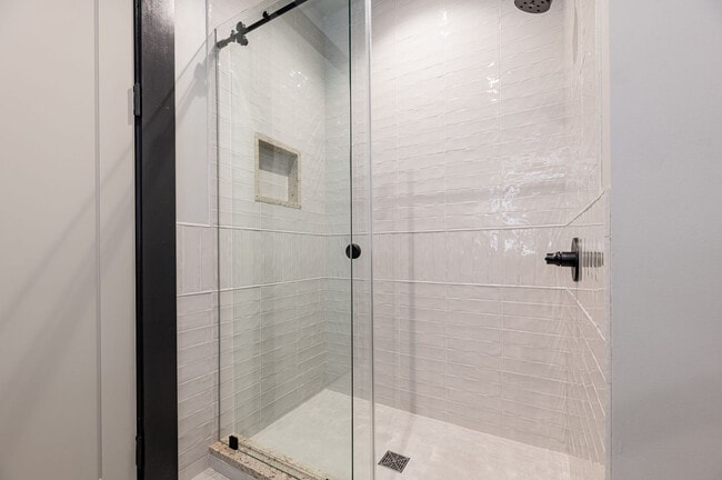 Building Photo - 1011 Canal St