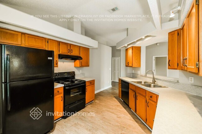 Building Photo - 13250 Companion Cir S