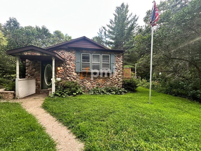Primary Photo - 3320 E Johns Ave
