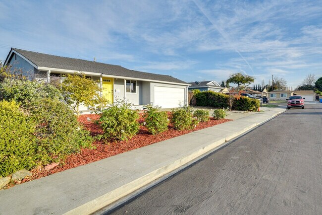 Building Photo - 4615 Armour Dr