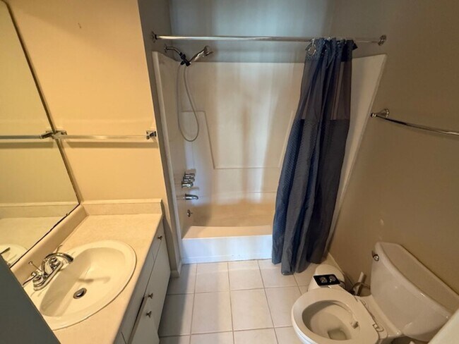 Building Photo - 2 Bedroom / 2 Bathroom @ Surf Court