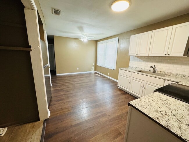 Building Photo - 4035 Clayton Dr