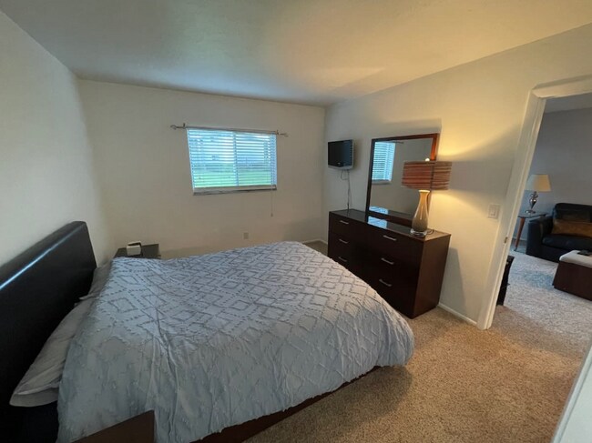 Building Photo - 8200 Summerlin Village Cir