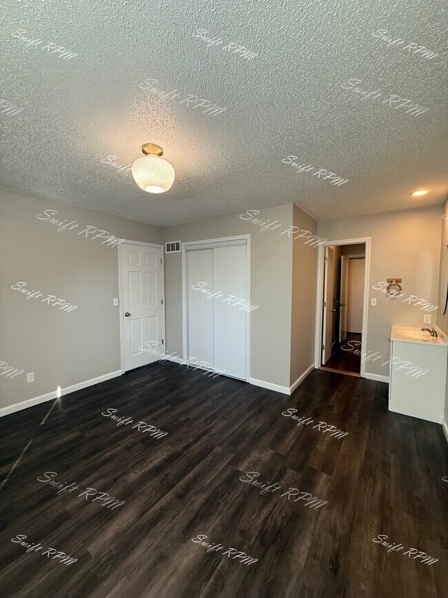 Building Photo - 6453 Hallet St