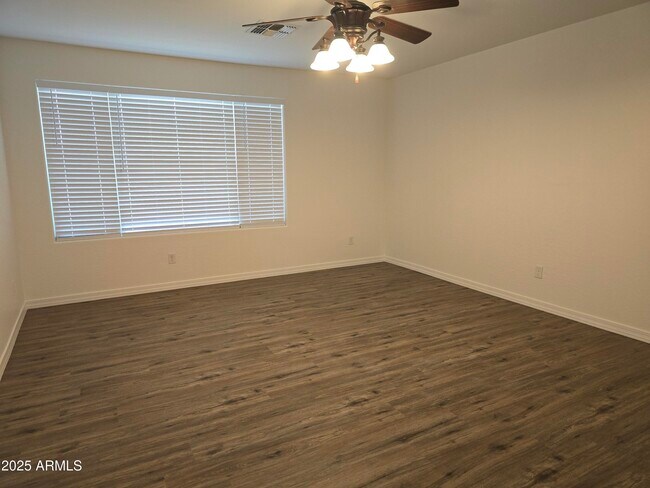 Building Photo - 1514 E Hummingbird Way