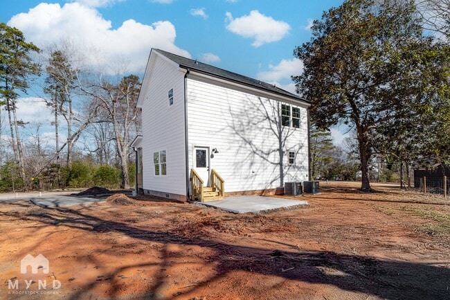 Building Photo - 150 Roxie Ln