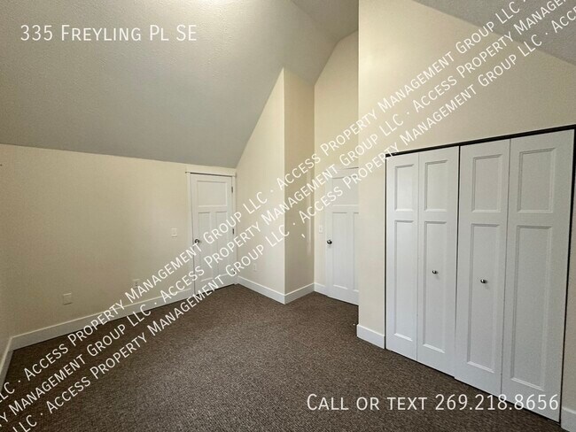 Building Photo - 335 Freyling Pl SE