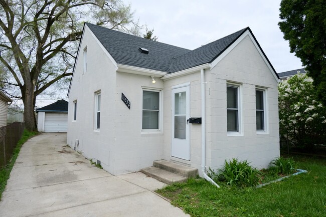 Primary Photo - 11032 Continental Ave