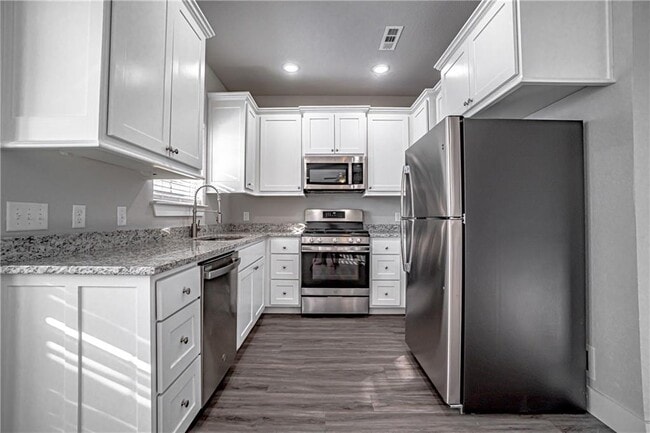 Building Photo - 3101 SW Garrison Ln