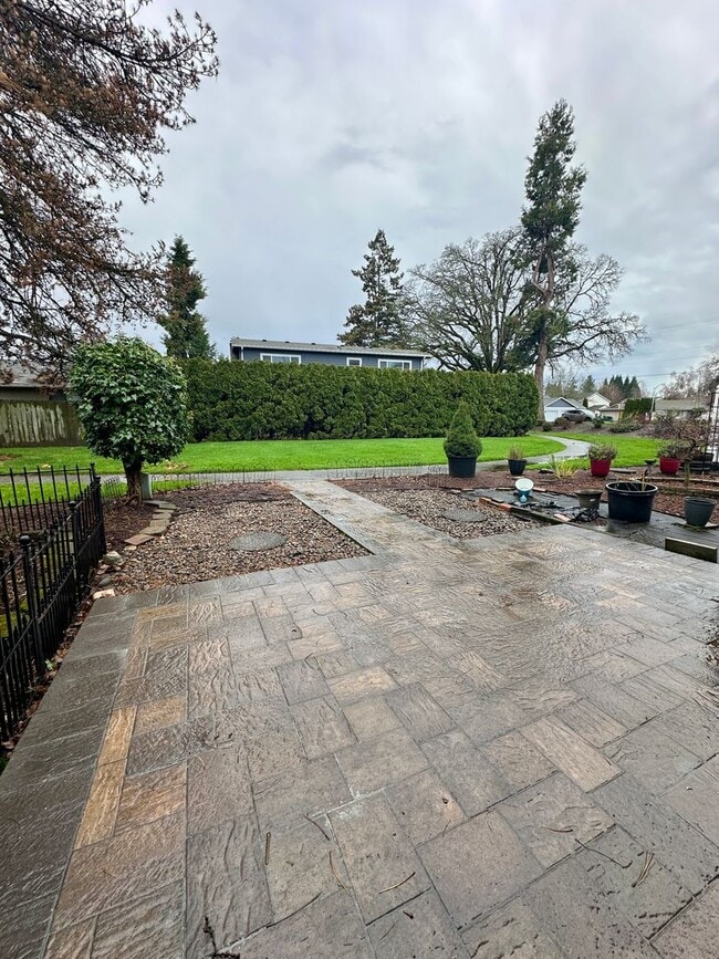 Building Photo - Updated Two Bedroom Condo in Keizer