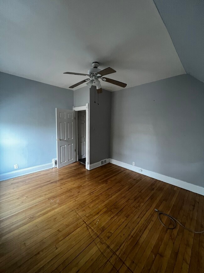 Bedroom - 9025 Burlington Ave