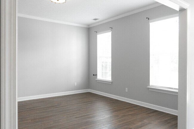 Building Photo - 724 Avrett Cir