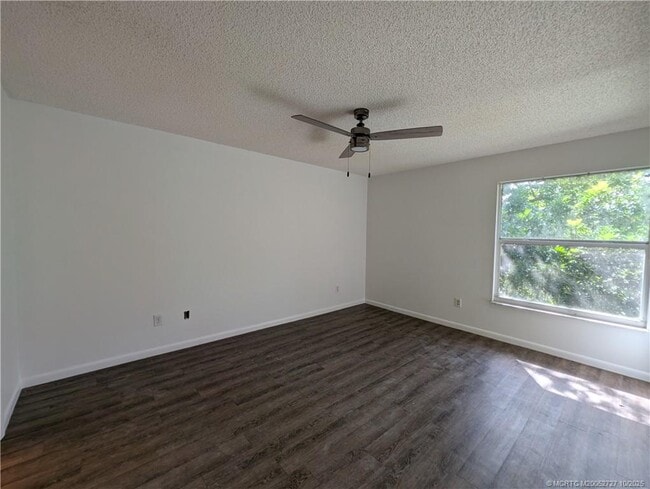 Building Photo - 8291 SE Croft Cir