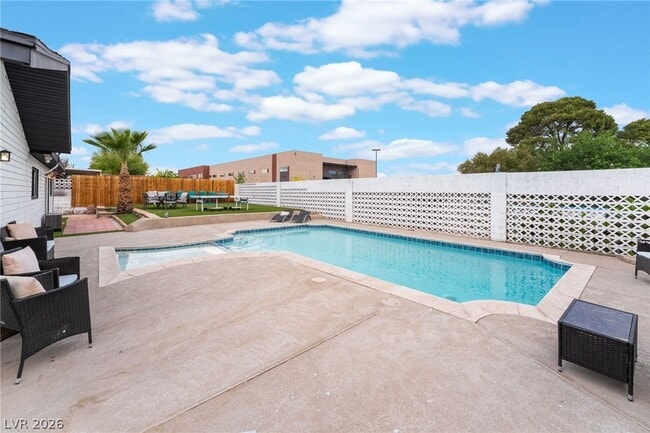 Building Photo - 3992 Chinchilla Ave