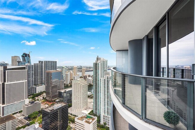 Building Photo - 1000 Brickell Plaza