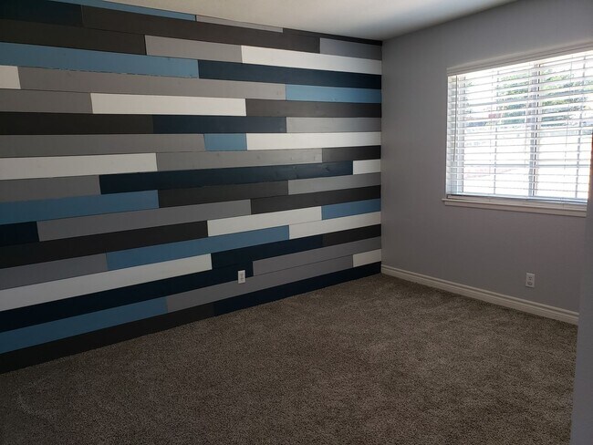 Building Photo - Single Family Residence Located on The Mesa