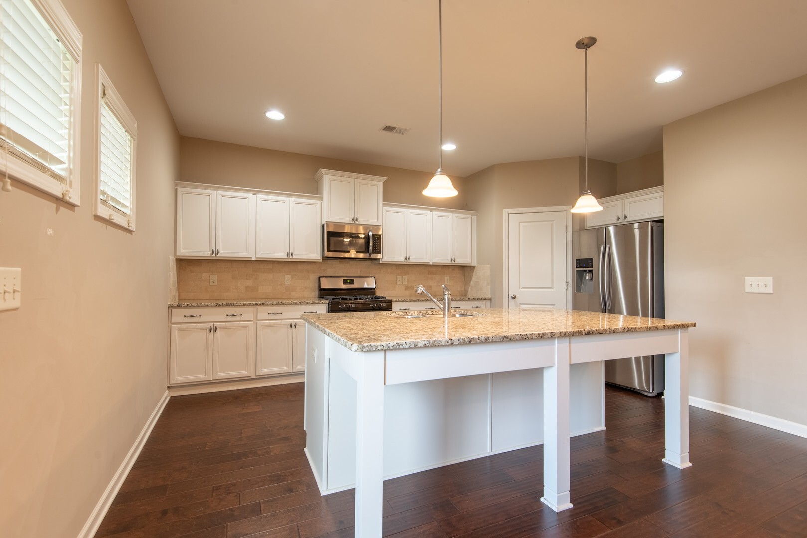 Building Photo - West Richland Single Family Home - SHORTER...