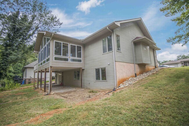Building Photo - 106 Oohleeno Way