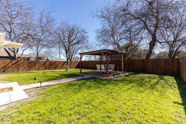 Building Photo - 8016 Landing Ave