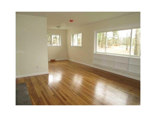 Building Photo - 180 Kingstown Rd