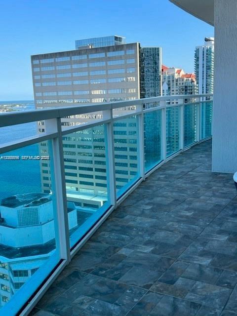 Building Photo - 950 Brickell Bay Dr