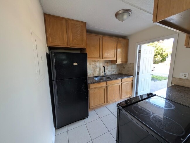 Building Photo - 817 Lighthouse Dr