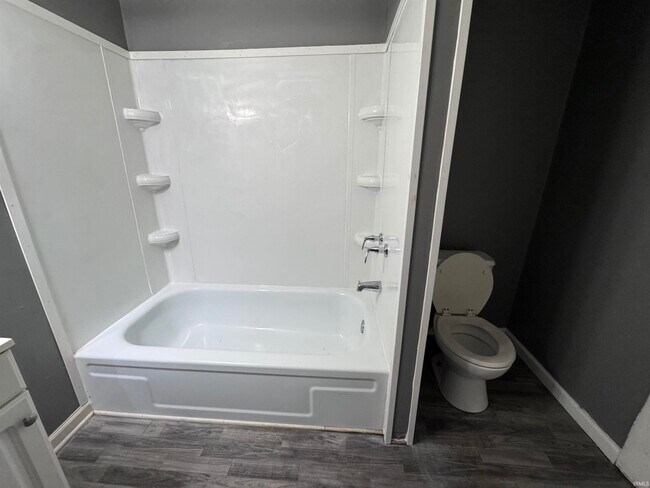 Building Photo - 401 N Monroe St