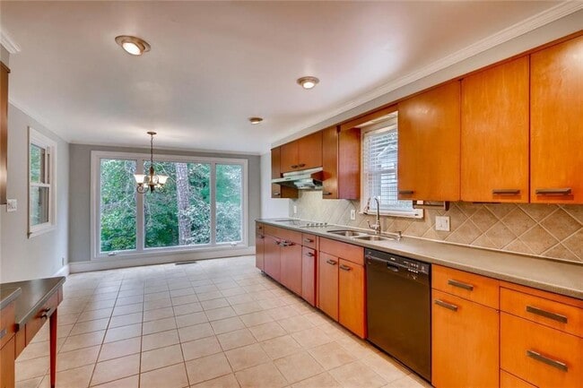 Building Photo - 1719 Ridgewood Dr NE