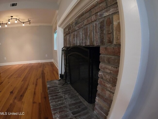 Building Photo - 1235 Linden Pl