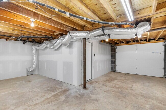 Building Photo - 1060 Okrina Dr