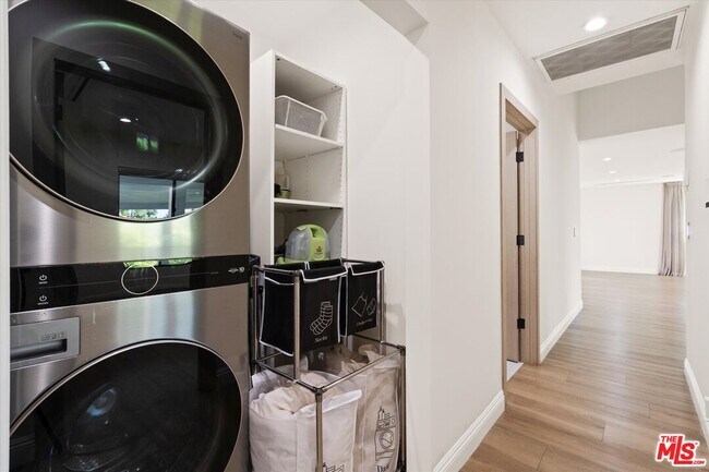 Building Photo - 11700 Woodley Ave