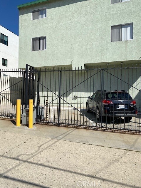 Building Photo - 1943 Vista Del Mar Ave