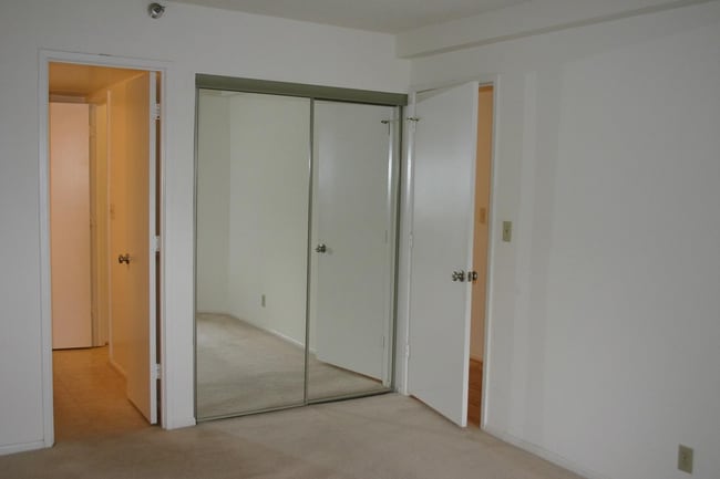 Building Photo - 900 N Stafford St