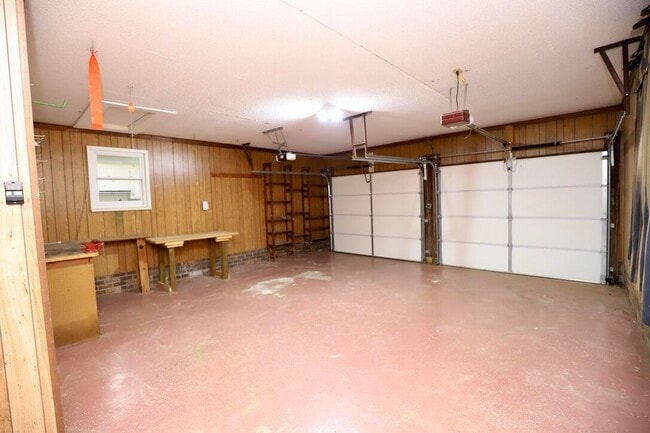 Building Photo - 579 Sierra St