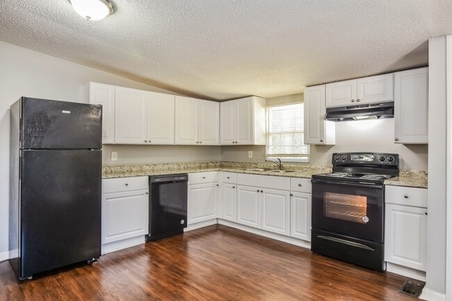 Building Photo - 2508 Greenhill Dr NW
