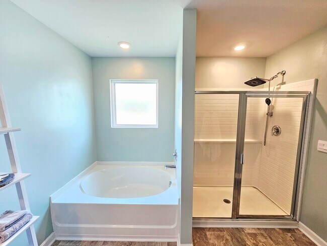 Building Photo - Beautiful Home 4 Bedroom 2.5 Bath